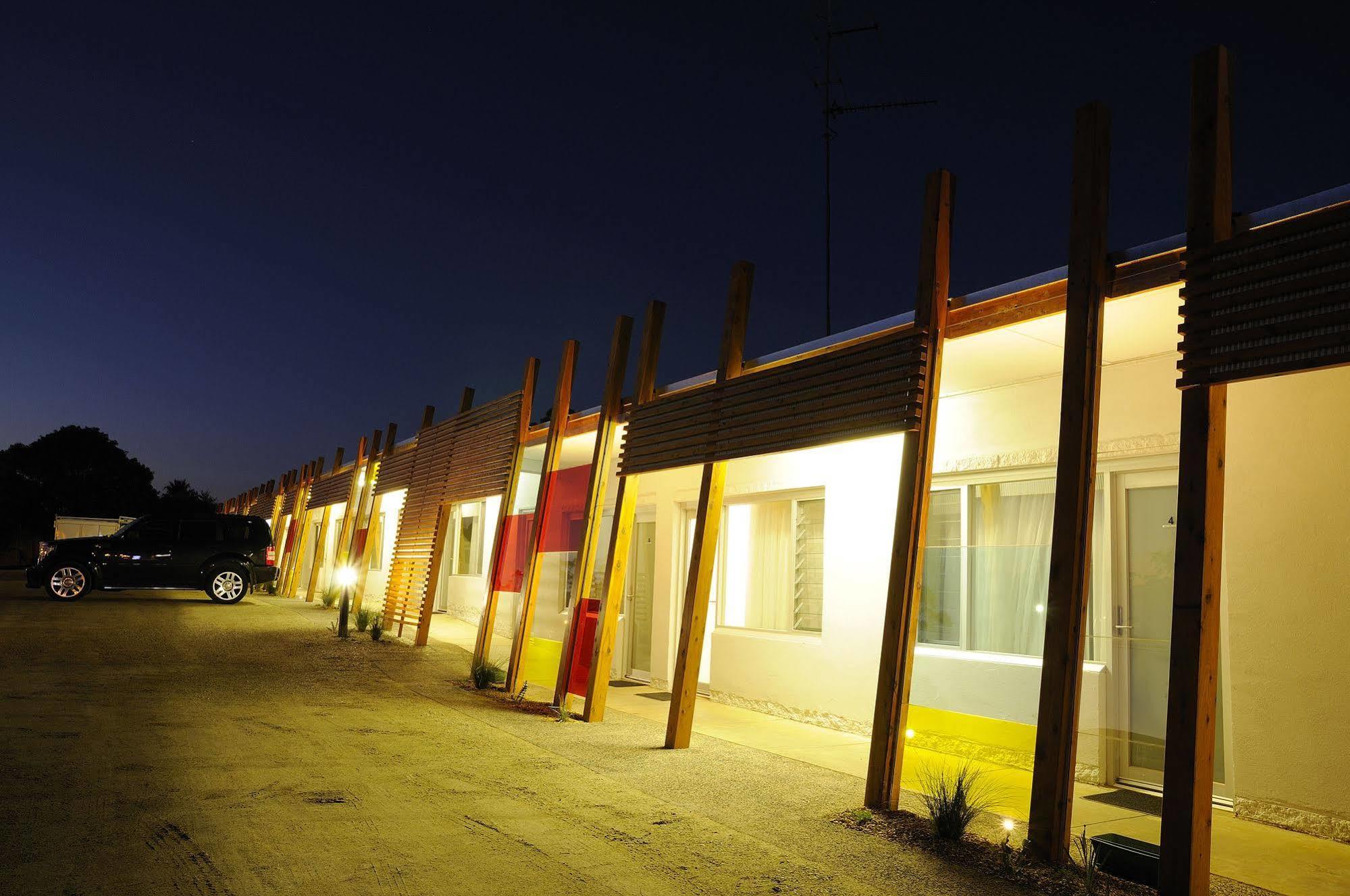 Drouin Motel Exterior photo
